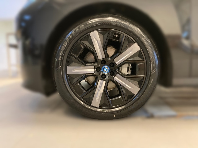 Bild 3: BMW iX xDrive40 I20 XE2