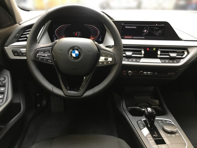 Bild 6: BMW 116d 5-Türer F40
