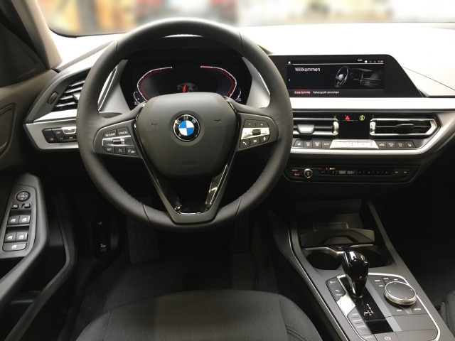 Bild 8: BMW 116d 5-Türer F40