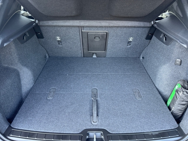 Bild 12: VOLVO PKW XC40 B3 Plus Dark Au