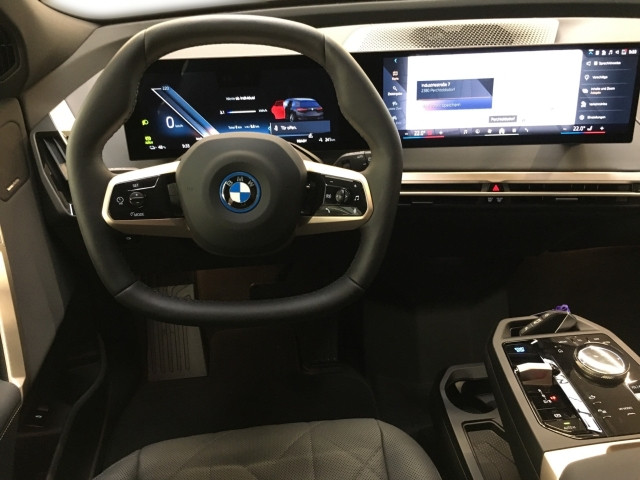 Bild 6: BMW PKW i-Serie iX xDrive50 I20