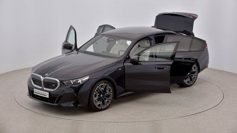 Bild 3: BMW i5 M60 xDrive Limousine G60 XE2