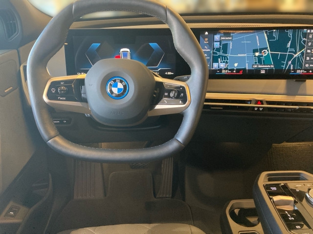 Bild 6: BMW PKW i-Serie iX xDrive40 i20