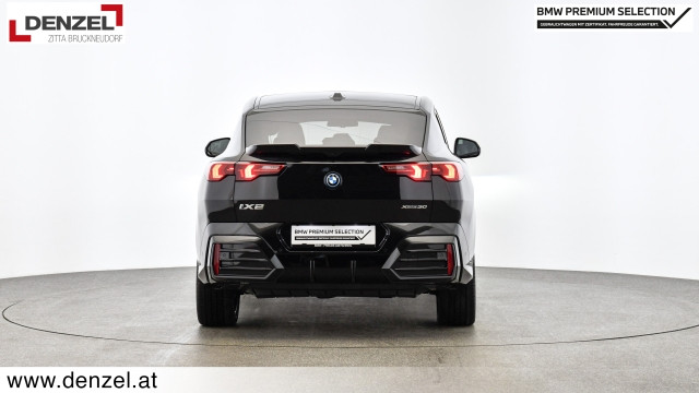 Bild 3: BMW iX2 xDrive30 U10