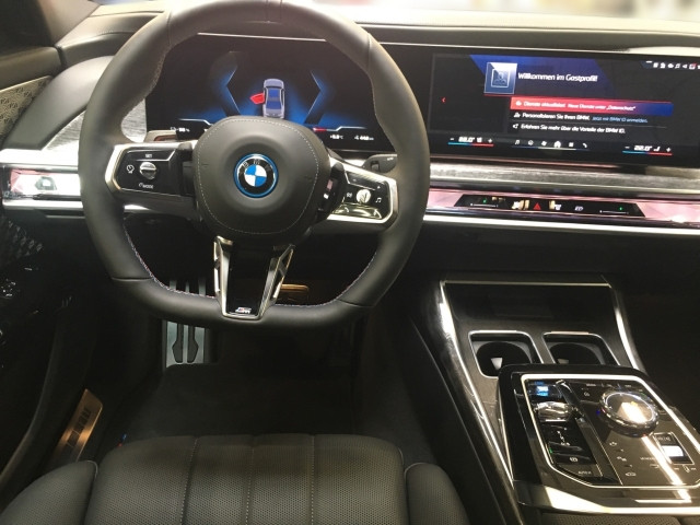 Bild 6: BMW BMW i7 M70 xDrive Limousine G70