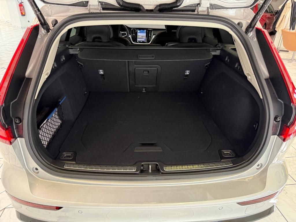 Bild 5: VOLVO PKW V60 B4 Plus Dark Silber