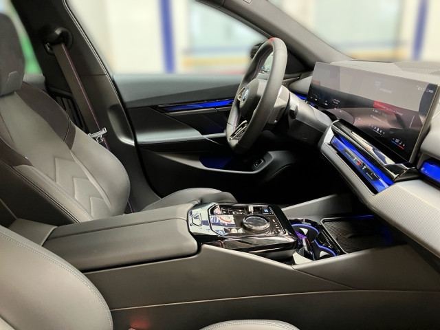 Bild 5: BMW i5 M60 xDrive Limousine G60
