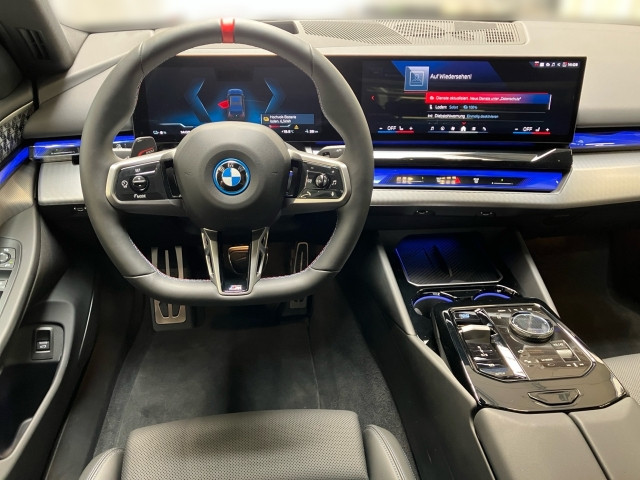 Bild 6: BMW i5 M60 xDrive Limousine G60