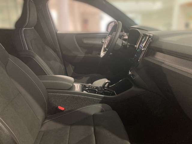 Bild 6: VOLVO PKW XC40 Plus, B3 Mild Hybrid, Benzin, Dark