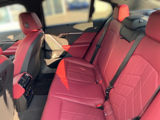 Bild 8: BMW i5 M60 xDrive Limousine G60