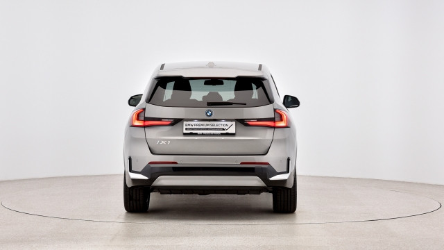 Bild 3: BMW iX1 xDrive30 U11