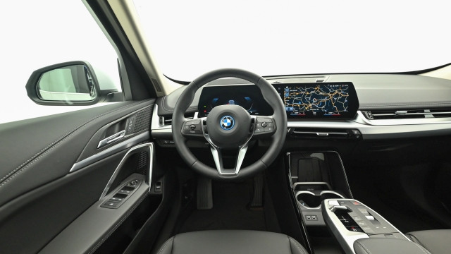 Bild 8: BMW iX1 xDrive30 U11