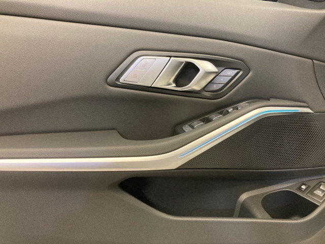 Bild 9: BMW 330e Touring G21 XB1