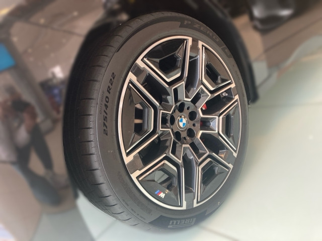 Bild 4: BMW PKW i-Serie iX xDrive45