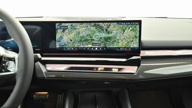 Bild 2: BMW i5 xDrive40 Limousine G60