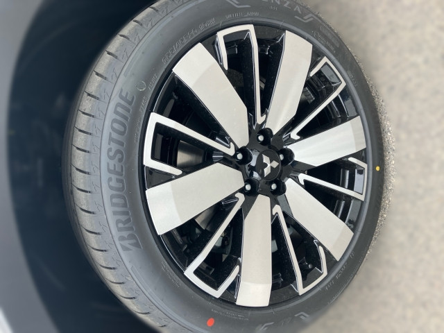 Bild 4: Mitsubishi Outlander PHEV 2,4 4WD Diamond 2-tone Leder