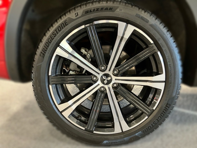 Bild 3: Mitsubishi Outlander PHEV 2,4 4WD Diamond 2-tone Leder