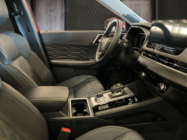 Bild 4: Mitsubishi Outlander PHEV 2,4 4WD Diamond 2-tone Leder