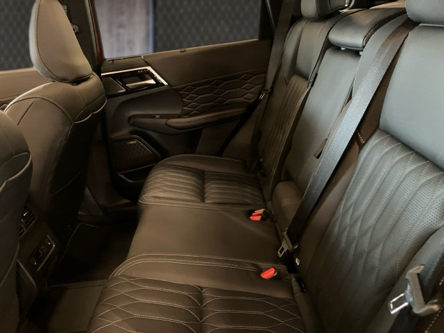 Bild 7: Mitsubishi Outlander PHEV 2,4 4WD Diamond 2-tone Leder