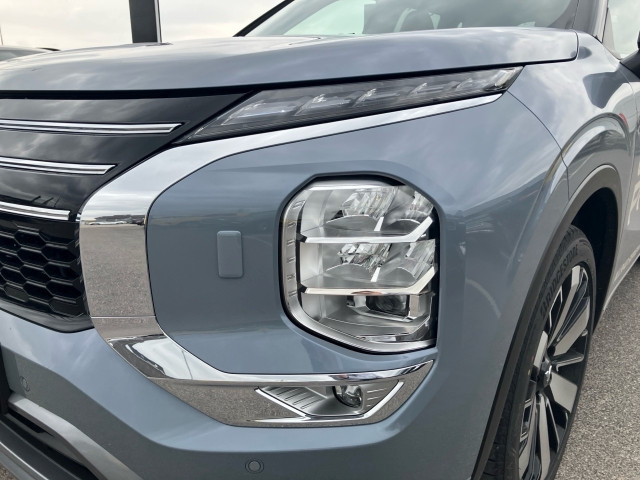 Bild 7: Mitsubishi Outlander PHEV 2,4 4WD Diamond Luxury 2-tone Leder