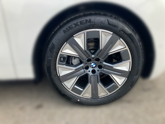 Bild 4: BMW PKW i-Serie iX xDrive45