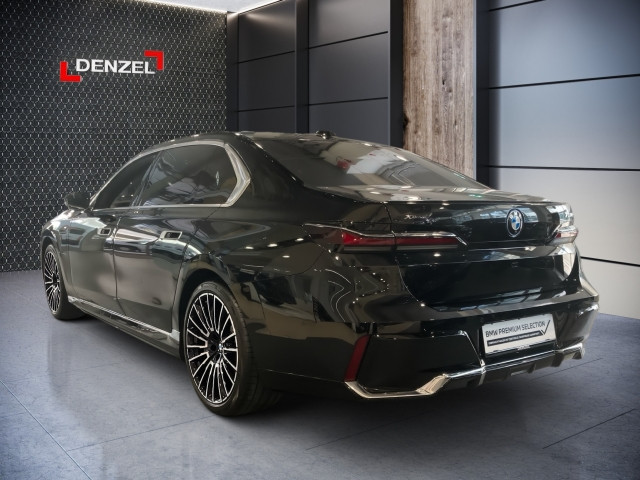 Bild 2: BMW 750e xDrive Limousine G70 XB1