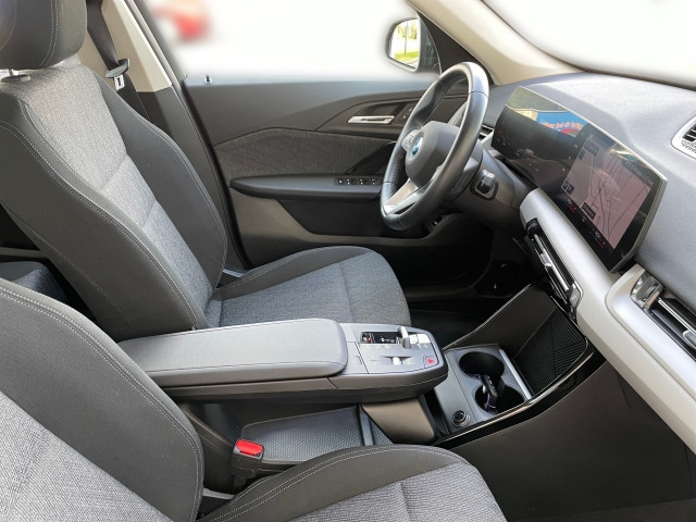 Bild 5: BMW iX1 xDrive30 U11