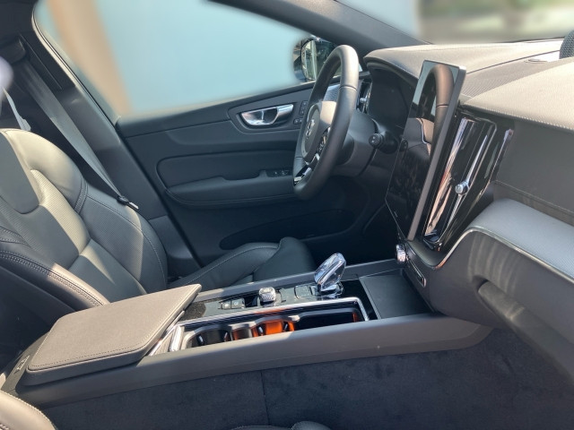 Bild 12: VOLVO PKW XC60 Black Edition T6 AWD Plug-in Hybrid Elektrisch/Benzin U