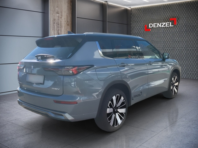 Bild 3: Mitsubishi Outlander PHEV 2,4 4WD Diamond Leder Schwarz AT 25