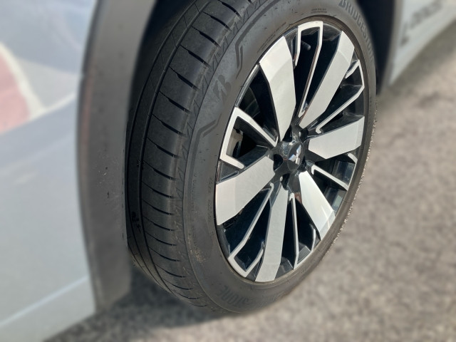 Bild 4: Mitsubishi Outlander PHEV 2,4 4WD Diamond Leder Schwarz AT 25