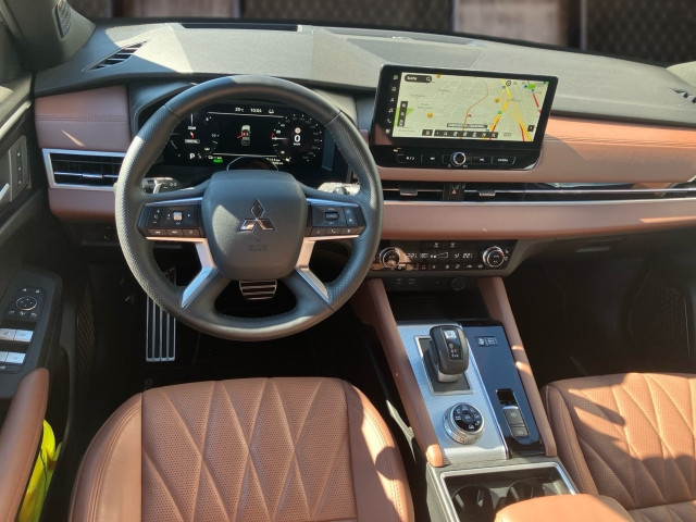 Bild 6: Mitsubishi Outlander PHEV 2,4 4WD Diamond Leder Schwarz AT 25