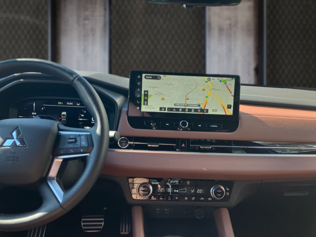 Bild 7: Mitsubishi Outlander PHEV 2,4 4WD Diamond Leder Schwarz AT 25