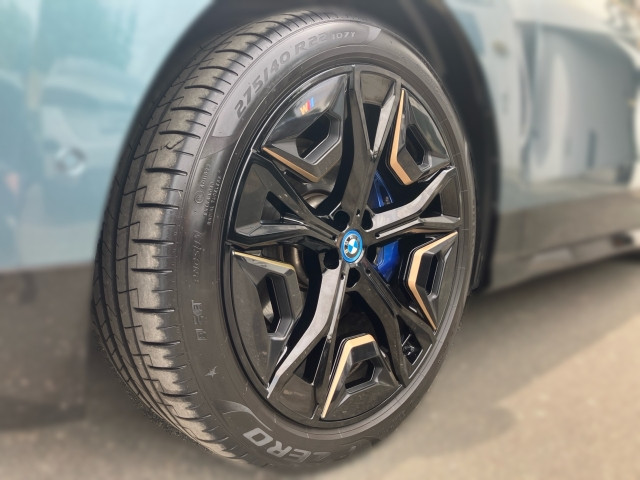 Bild 4: BMW PKW i-Serie iX xDrive50 105kWh
