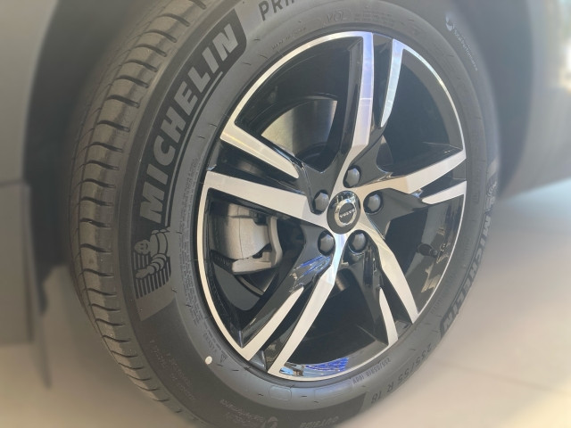 Bild 2: VOLVO PKW XC40 Plus, B3 Mild Hybrid, Benzin, Dark