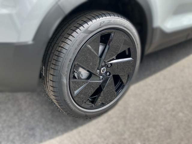 Bild 6: VOLVO PKW XC40 Black Edition Plus, B3 Mild Hybrid, Benzin