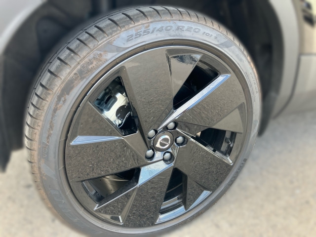 Bild 4: VOLVO PKW EX40 Black Edition Ultra, Twin Motor Performance, Vollelektr