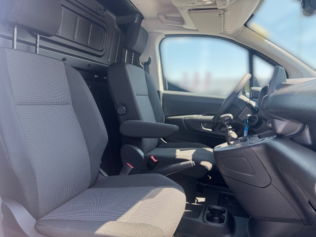 Bild 5: Toyota Praoce City L1 1,5D Duty + Erhöhte Nutzlast