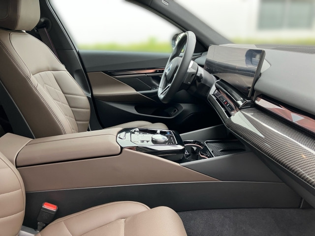 Bild 5: BMW i5 xDrive40 Limousine G60