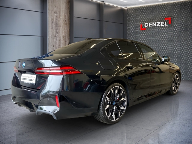 Bild 3: BMW i5 xDrive40 Limousine G60