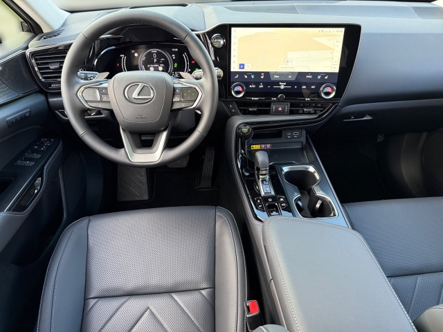 Bild 6: Lexus NX450h+ Luxury AWD Plug-In Hybrid