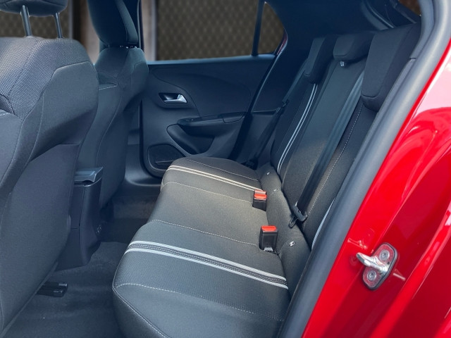 Bild 8: Opel Corsa. GS. 1.2  Dire