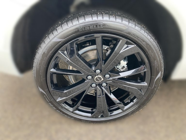 Bild 4: VOLVO PKW XC60 T8 AWD PHEV 18,8 kWh Ultra Black