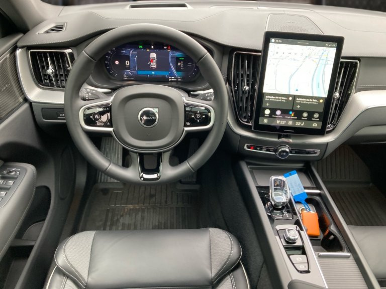 Bild 6: VOLVO PKW XC60 T8 AWD PHEV 18,8 kWh Ultra Black