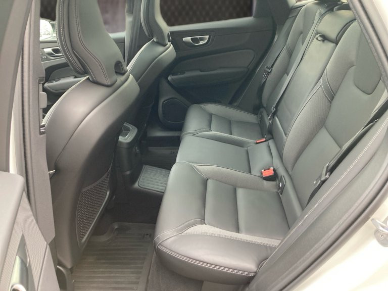 Bild 8: VOLVO PKW XC60 T8 AWD PHEV 18,8 kWh Ultra Black