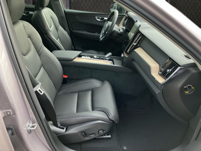 Bild 5: VOLVO PKW XC60 Ultra, T6 AWD Plug-in Hybrid, Elektrisch/Benzin, Dark