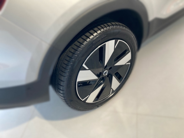 Bild 4: VOLVO PKW EX40 Single Motor Extended Range Ultra Dark