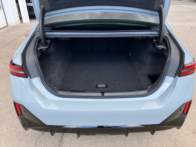 Bild 10: BMW i5 M60 xDrive Limousine G60