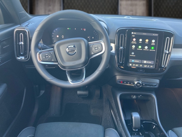 Bild 4: VOLVO PKW XC40 Plus, B3 Mild Hybrid, Benzin, Dark