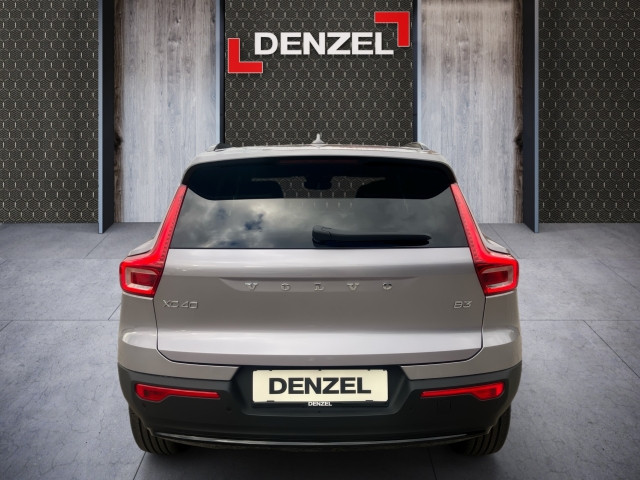 Bild 1: VOLVO PKW XC40 Plus, B3 Mild Hybrid, Benzin, Dark