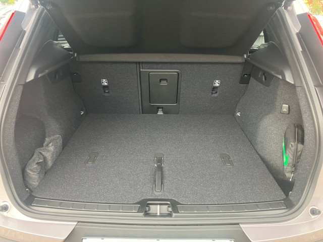 Bild 2: VOLVO PKW XC40 Plus, B3 Mild Hybrid, Benzin, Dark